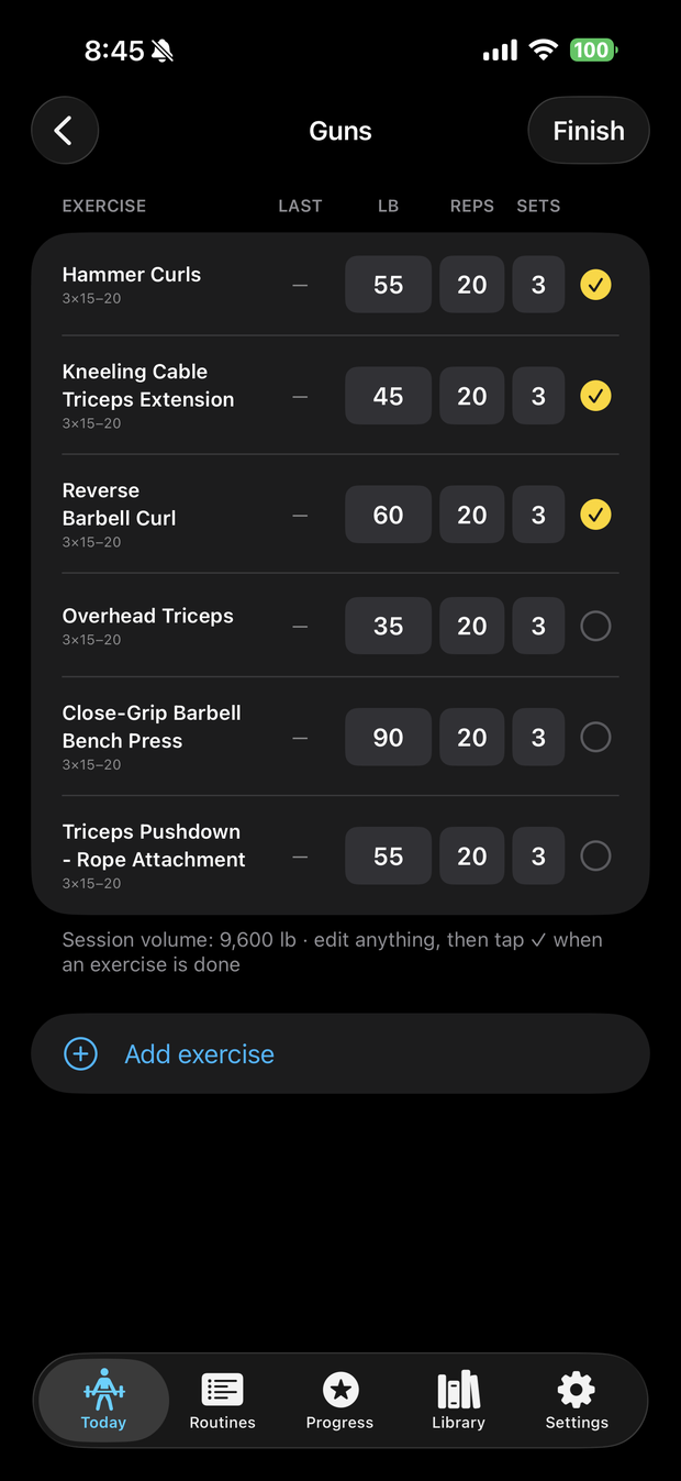 A workout logged as a grid of exercises with weight, reps and sets, plus total session volume.